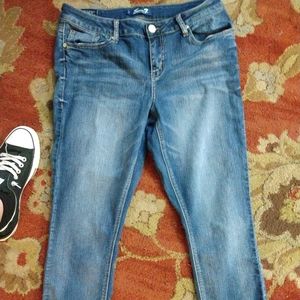 Woman's Seven capris